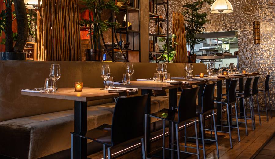 Statafels bij de bar